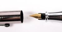 INKWELL: An Art Deco Ranleigh vitrolite glass chrome inkwell desk stand, with Iridium Point Germany fountain pen&nbsp; - 2