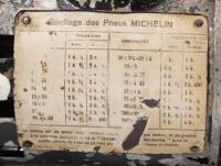 MICHELIN: An original c1930s French Michelin bibendum figural&nbsp;110 volt portable air compressor - 2