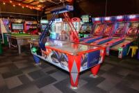 'Fast Track' SAM 2-player&nbsp;air hockey table with metal&nbsp;perforated top - 2