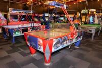 'Fast Track' SAM 2-player&nbsp;air hockey table with metal&nbsp;perforated top - 3