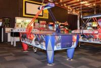 'Fast Track' SAM 2-player&nbsp;air hockey table with metal&nbsp;perforated top - 4
