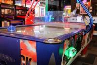 'Fast Track' SAM 2-player&nbsp;air hockey table with metal&nbsp;perforated top - 6