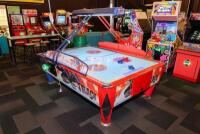'Fast Track' SAM 4-player&nbsp;air hockey table - 2