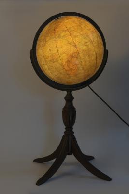 GLOBE: An impressive Illuminated Replogle 16 inch Library Globe