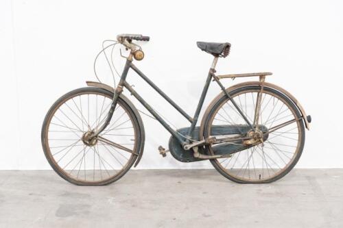 170A · RUDGE: A c1953 26-inch Rudge 'Sports' bicycle with three speed Sturmey Archer gearing