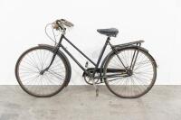 SUNBEAM: A postwar 26-inch Sunbeam bicycle, with Peacocks leather spring&nbsp;seat