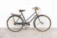 SUNBEAM: A postwar 26-inch Sunbeam bicycle, with Peacocks leather spring&nbsp;seat - 2