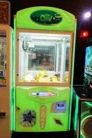 'The Claw' 900 x 900 machine, not in working order and prizes included may not represent photos by the close of the auction