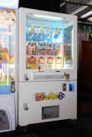 'Key Master' 900 x 900 redemption machine,&nbsp;prizes included may not represent photos by the close of the auction
