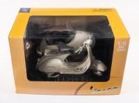 VESPA: A New Ray 1:6 scale 1955 Vespa 150LT Piaggio&nbsp;with side car