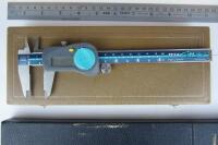 MEASURING DEVICES: Five high-quality measuring devices - 3
