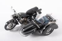BMW: A Franklin Mint 1:10 scale 1957 BMW R-50 motorcycle & sidecar model, comes with an information sheet - 3