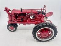 FARMALL: A 1:12 scale Farmall F-20 tractor by Franklin Mint, complete with original packaging. - 3