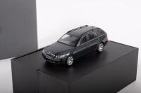 BMW: A Kyosho 1:43 scale BMW 5 Series E61 Touring wagon, in BMW promo presentation box - 4