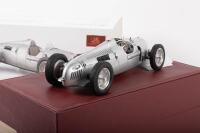 AUTO UNION: A highly detailed CMC 1:18 scale Auto Union Typ C 1936-1937, boxed item No.M-034 - 2