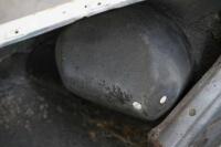 911 GUARDS: A pair of 1967-73 Porsche 911 front guards, white paintwork, some marks evident - 22