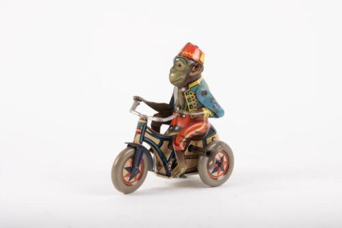 ARNOLD: An excellent c1950s-1960s Arnold monkey on a tricycle made in US Zone Germany, clockwork, complete with key
