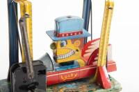 DRIVING ROBOT: An interesting c1950s 'Driving Robot' tin wind up toy, made in Japan - 2