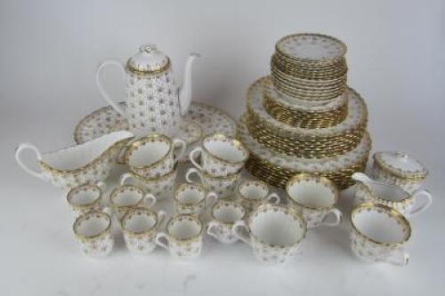 SPODE: A Spode Copeland Fleur de Lis pattern bone china part dinner service
