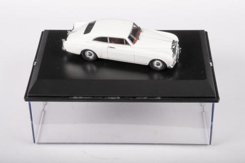 BENTLEY: An Oxford Diecast 1:43 scale Bentley S1 Continental Fastback in white paintwork, model No.BCF003, in perspex case
