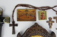 CHRISTIAN: A fine quality 14K Yellow Gold Crucifix Pendant and other related objects - 7