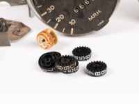 GAUGE PARTS: A box of assorted gauge parts to suit mostly early Porsche 911 & 912 - 3