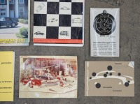 PORSCHE LITERATURE: A group of assorted Porsche literature - 2