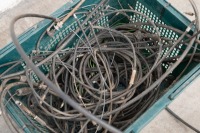 A box of assorted cables [SALEROOM NOTICE] - 2
