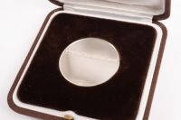 928: A fine rare solid silver (1000) 'Auto Des Jahres, 928 Car of the Year 1978' commemorative medallion in silver, boxed [Updated Description] - 4