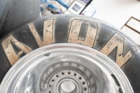 F5000: Two large & impressive twin polished side aluminum F5000 rear wheels, believed to have been removed from a Lola, great for car or table bases - 6