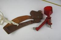 FIREARMS: A collection of mainly smaller hand gun holsters and cases - 7