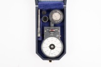 A circa 1960s&nbsp;Smiths handheld Tachometer, English tool speed gauge in fitted box - 2
