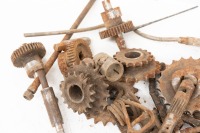 ENGINE PARTS: A box of various engine parts - 2