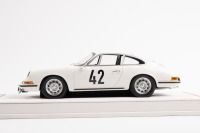 PORSCHE 911S: An impressive Ivy Merit 1:18 scale 1967 Porsche 911S, Le Mans entrant, car No.42, limited edition, numbered 38 of 88 units - 4