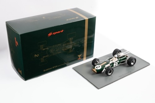 BT24: A highly detailed Spark 1:18 scale Brabham BT24, 1967 F1 world champion car, car No.2 as driven by Denny Hulme in original box
