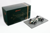 BT24: A highly detailed Spark 1:18 scale Brabham BT24, 1967 F1 world champion car, car No.2 as driven by Denny Hulme in original box