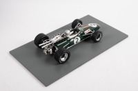 BT24: A highly detailed Spark 1:18 scale Brabham BT24, 1967 F1 world champion car, car No.2 as driven by Denny Hulme in original box - 3