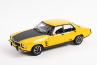 HOLDEN: A Classic Carlectables 1:18 scale Holden HX Monaro GTS in Absinth yellows with black inserts, limited edition, numbered 812 of 1000 in original box - 3