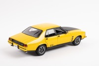 HOLDEN: A Classic Carlectables 1:18 scale Holden HX Monaro GTS in Absinth yellows with black inserts, limited edition, numbered 812 of 1000 in original box - 4