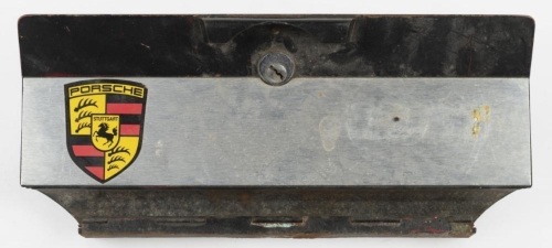 911: A Porsche 911 SWB glove box cover