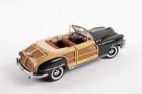 CHRYSLER: A highly detailed Franklin Mint 1:24 scale 1948 Chrysler Town & Country convertible in noel green colour with beige woodgrain sides - 2