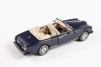 ROLLS-ROYCE: A highly detailed Franklin Mint 1:24 scale 1993 Rolls-Royce Corniche IV in deep blue paintwork, cream interior - 2