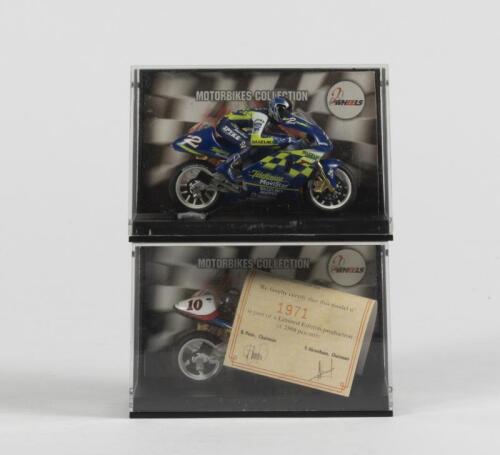 SUZUKI: Two Suzuki Kenny Roberts 1/24th scale models by Vitesse