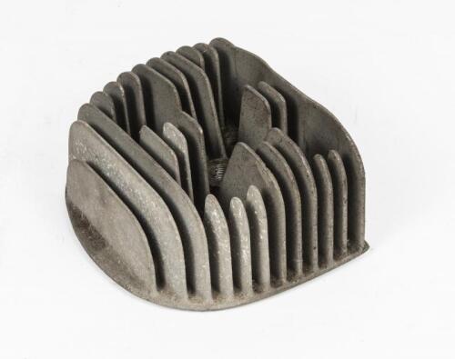 YAHAMA: A Yahama TD2 cylinder head