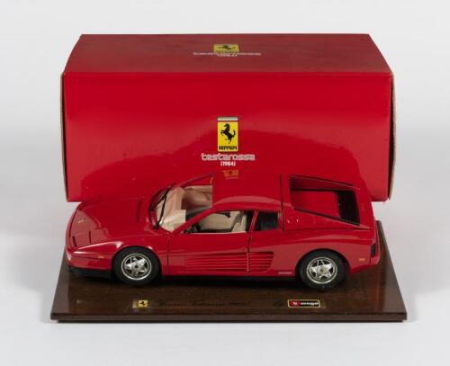 FERRARI: A 1:18 scale Bburago 1984 Ferrari Testarossa on wooden plinth