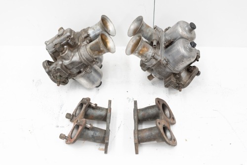DU6: A pair of rare sandcast twin chock SU 'DU6' carburettors with fitted manifold believed to fit 2-litre FPF engine