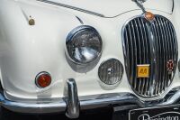1968 Jaguar Mk II 340 saloon [Location: Melbourne] - 7