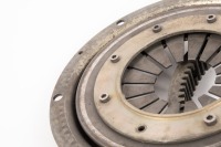 BORG & BECK: A timber box with various Borg & Beck clutch & pressure plates - 4