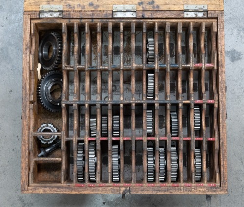 HEWLAND: A timber fitted box containing various sized Hewland gear ratios believed to suit FT200