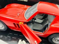 FERRARI 250 GTO: A 1:18 scale model die-cast by Burago, in original packaging [Location: Sydney] - 4